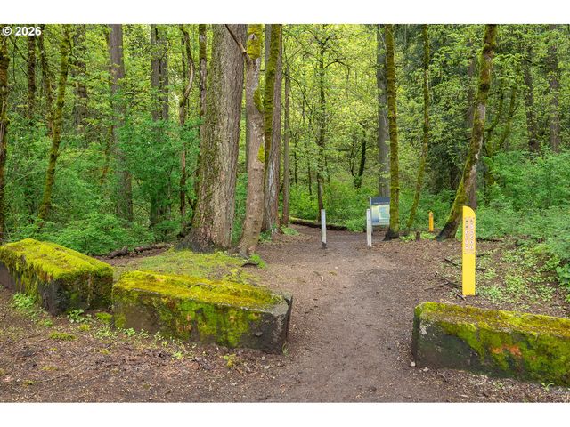 14300 Se CENTER St, Portland, OR 97236