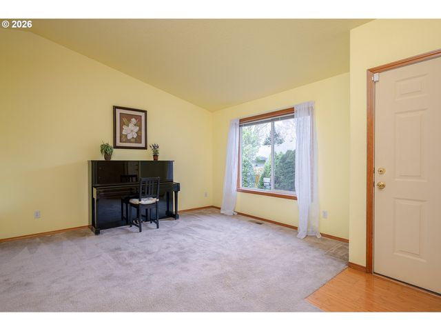 14300 Se CENTER St, Portland, OR 97236