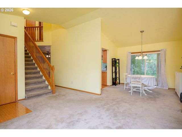 14300 Se CENTER St, Portland, OR 97236