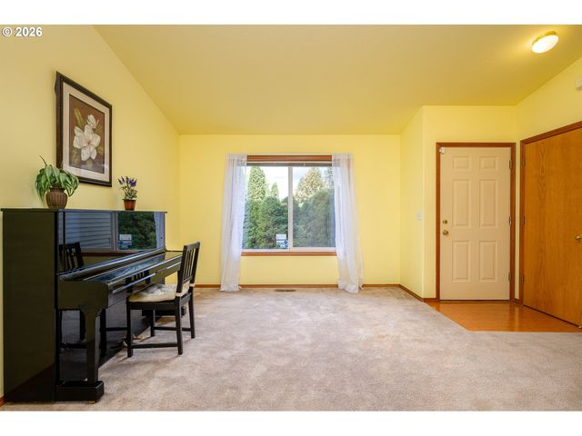 14300 Se CENTER St, Portland, OR 97236