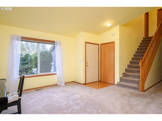 14300 Se CENTER St, Portland, OR 97236