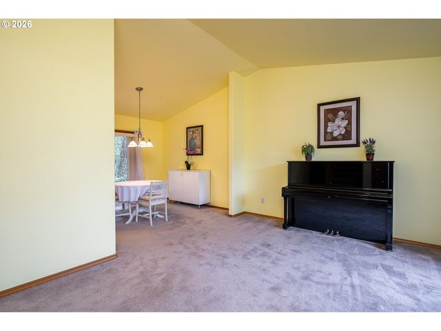 14300 Se CENTER St, Portland, OR 97236