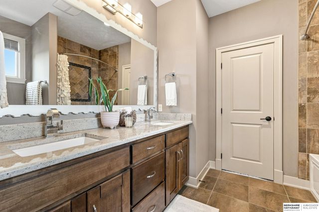 1324 S 199th Street, Omaha, NE 68130