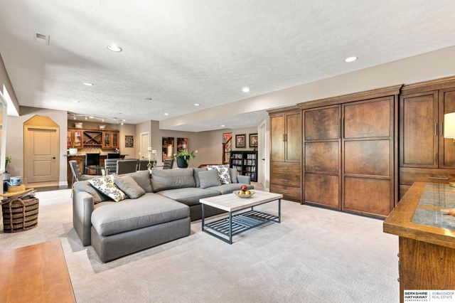 1324 S 199th Street, Omaha, NE 68130