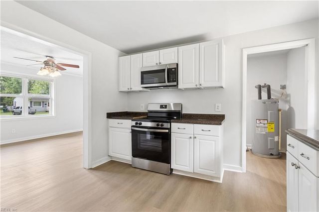 11 Woodhaven RD, Newport News, VA 23608