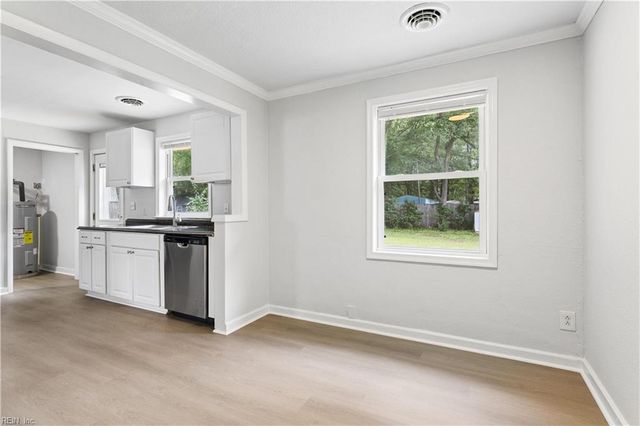 11 Woodhaven RD, Newport News, VA 23608