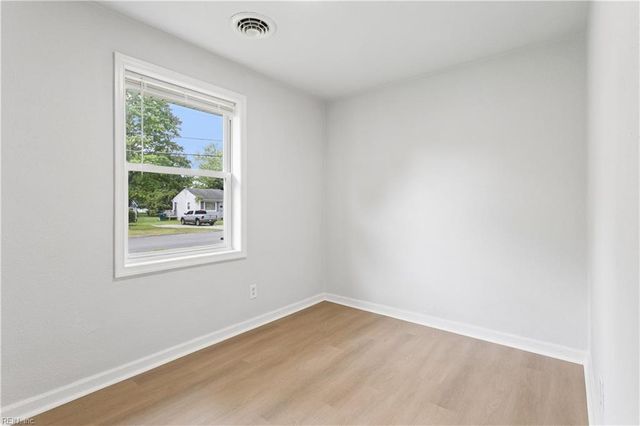 11 Woodhaven RD, Newport News, VA 23608