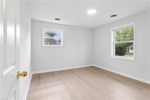 11 Woodhaven RD, Newport News, VA 23608
