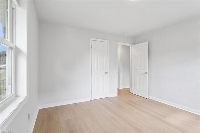 11 Woodhaven RD, Newport News, VA 23608