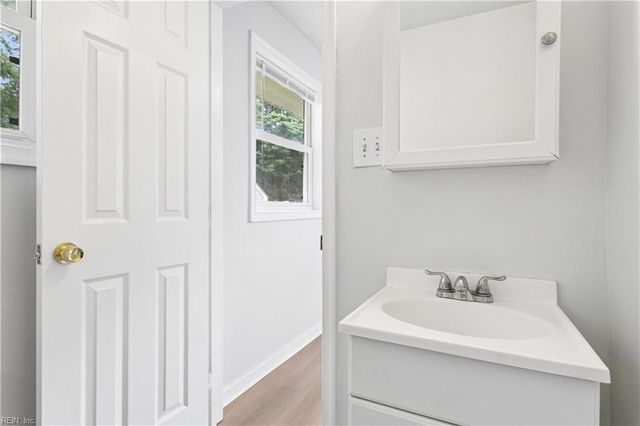 11 Woodhaven RD, Newport News, VA 23608