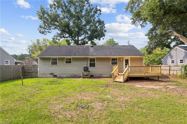 11 Woodhaven RD, Newport News, VA 23608