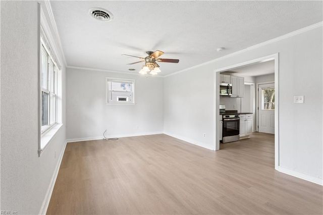 11 Woodhaven RD, Newport News, VA 23608