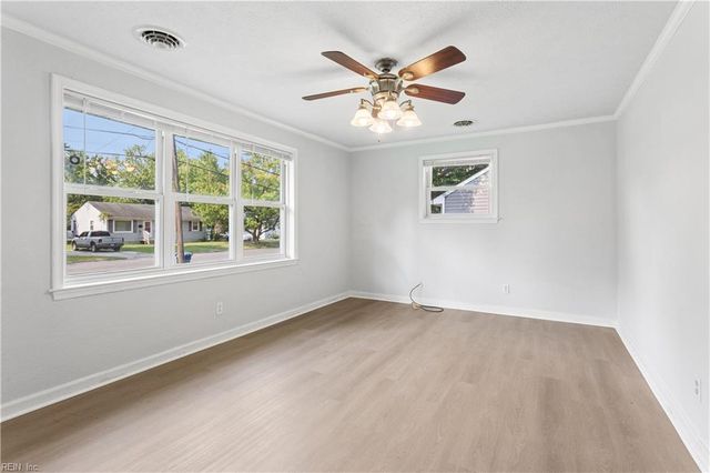 11 Woodhaven RD, Newport News, VA 23608