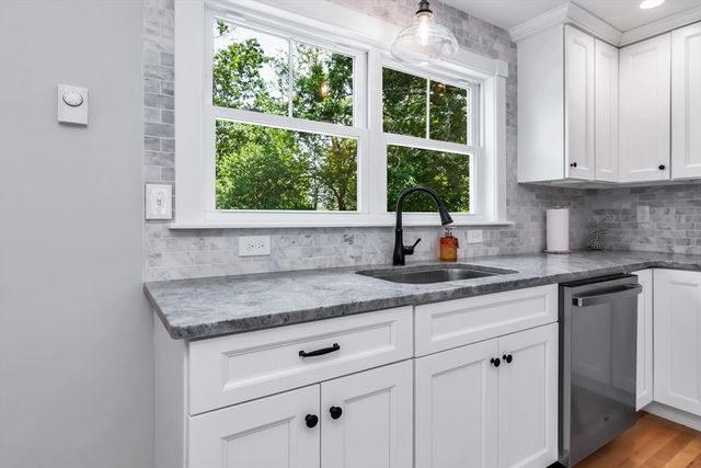 24 Jefferson St, Derry, NH 03038