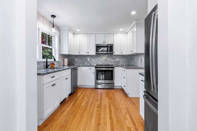 24 Jefferson St, Derry, NH 03038