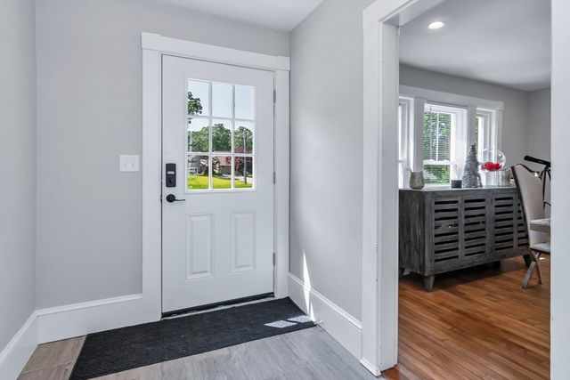 24 Jefferson St, Derry, NH 03038