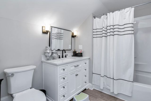 24 Jefferson St, Derry, NH 03038