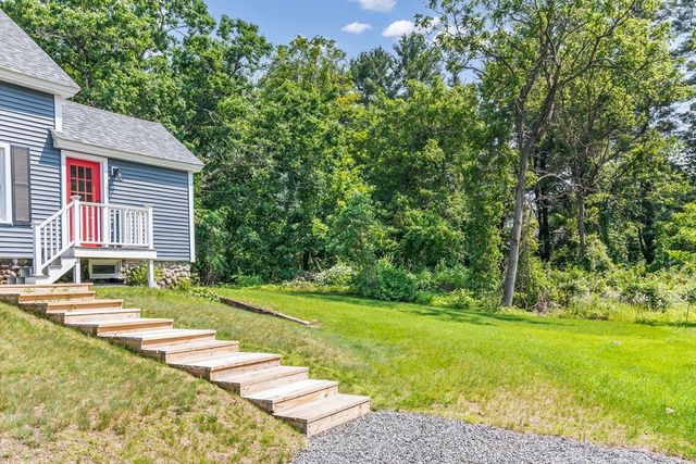 24 Jefferson St, Derry, NH 03038