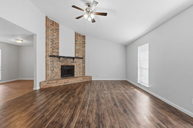 2117 Newbury Drive, Arlington, TX 76014