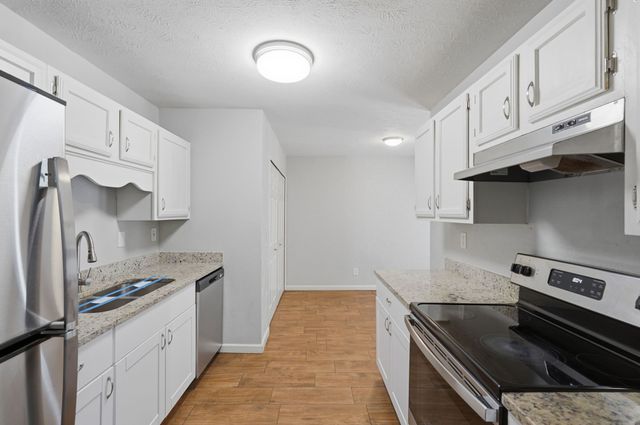 2117 Newbury Drive, Arlington, TX 76014