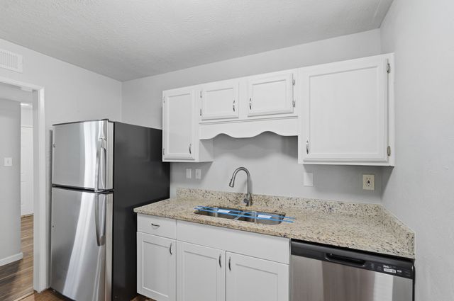 2117 Newbury Drive, Arlington, TX 76014