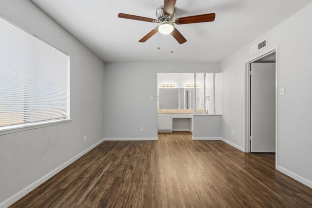 2117 Newbury Drive, Arlington, TX 76014