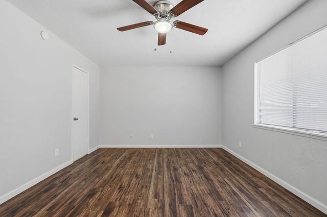 2117 Newbury Drive, Arlington, TX 76014