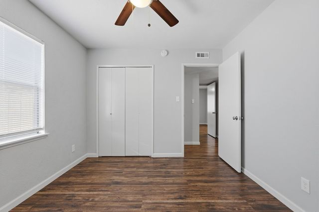 2117 Newbury Drive, Arlington, TX 76014