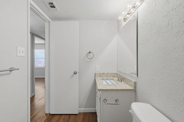 2117 Newbury Drive, Arlington, TX 76014