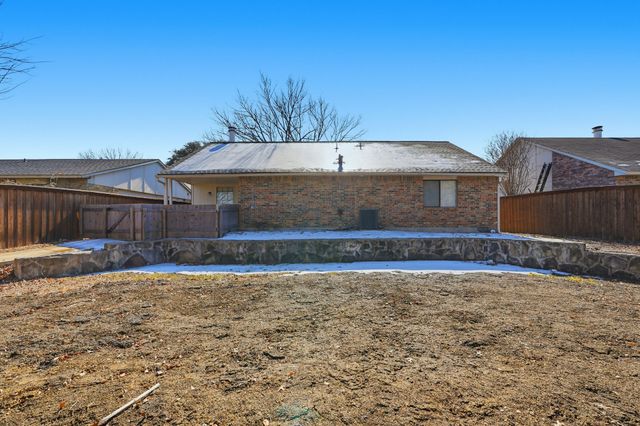 2117 Newbury Drive, Arlington, TX 76014