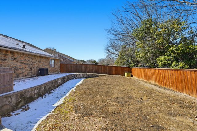 2117 Newbury Drive, Arlington, TX 76014