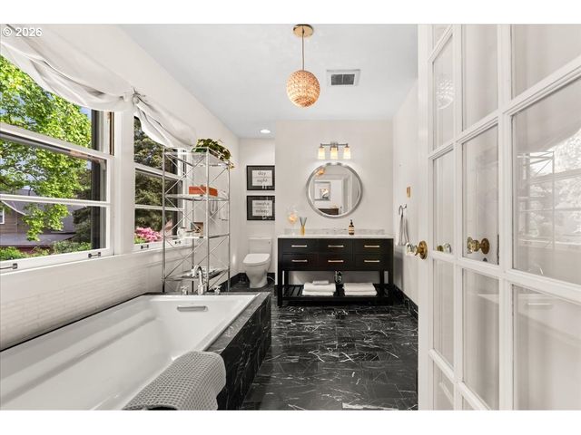 2815 Ne 15TH Ave, Portland, OR 97212