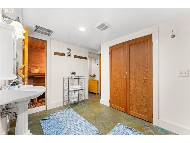 2815 Ne 15TH Ave, Portland, OR 97212