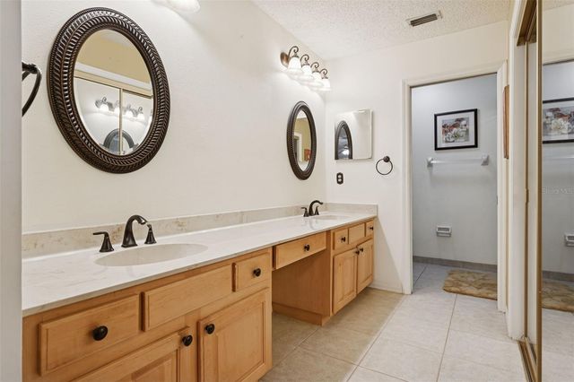 15338 E POND WOODS DRIVE 15338, Tampa, FL 33618