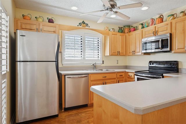 15338 E POND WOODS DRIVE 15338, Tampa, FL 33618