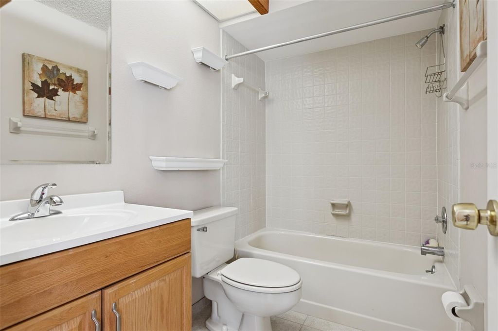 Image 16 of property listing at 15338 E POND WOODS DRIVE 15338, Tampa, FL 33618