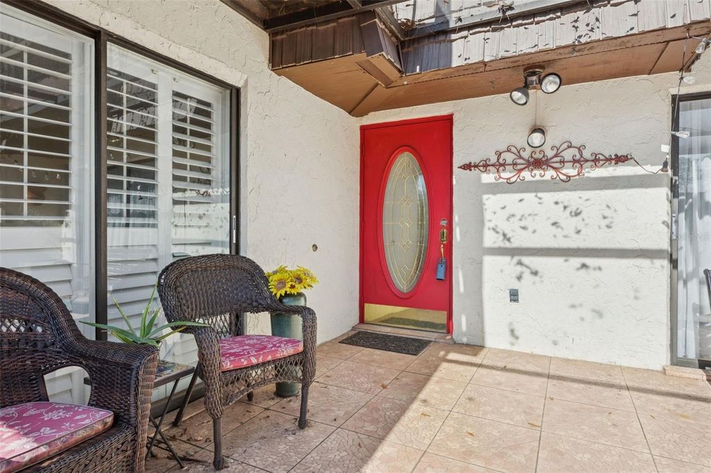 Image 3 of property listing at 15338 E POND WOODS DRIVE 15338, Tampa, FL 33618