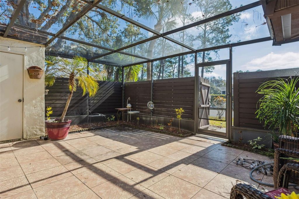 Image 24 of property listing at 15338 E POND WOODS DRIVE 15338, Tampa, FL 33618