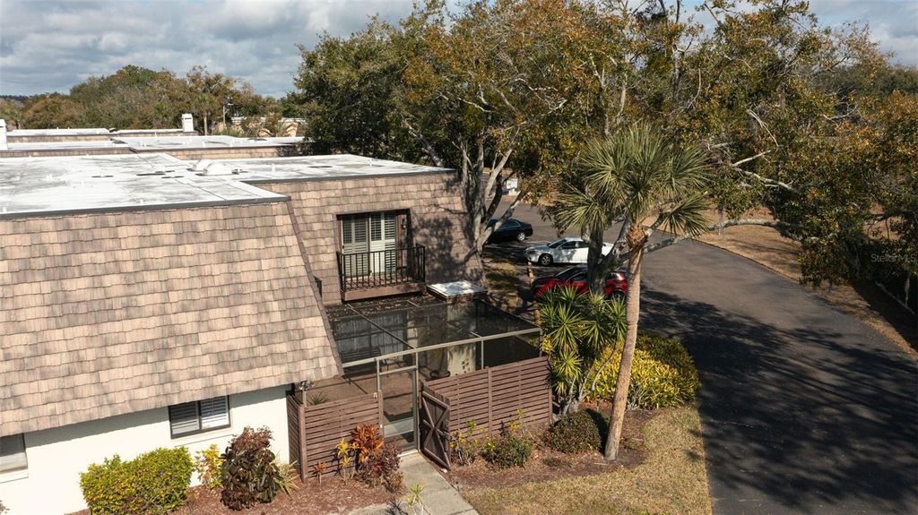 Image 27 of property listing at 15338 E POND WOODS DRIVE 15338, Tampa, FL 33618