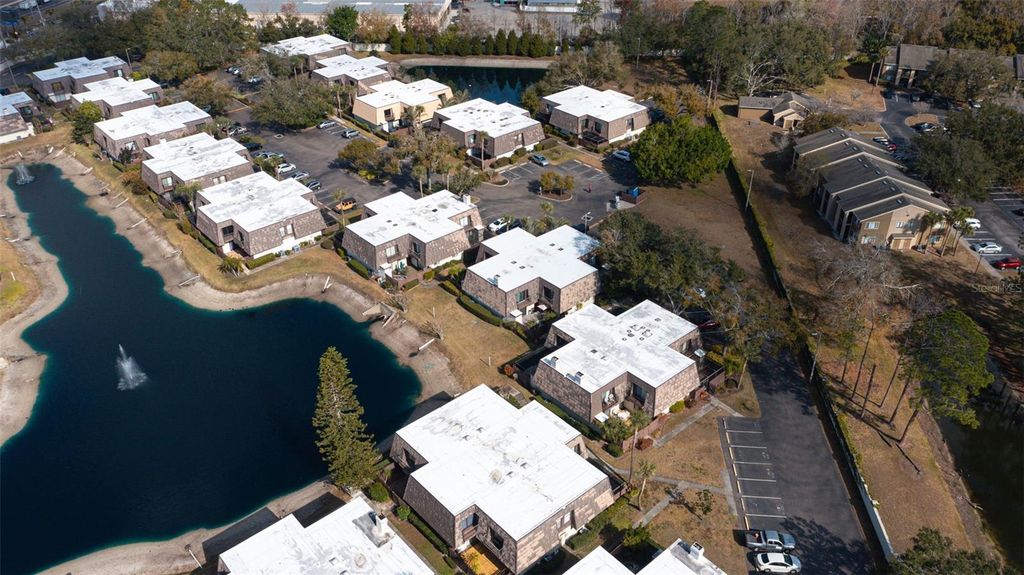 Image 31 of property listing at 15338 E POND WOODS DRIVE 15338, Tampa, FL 33618