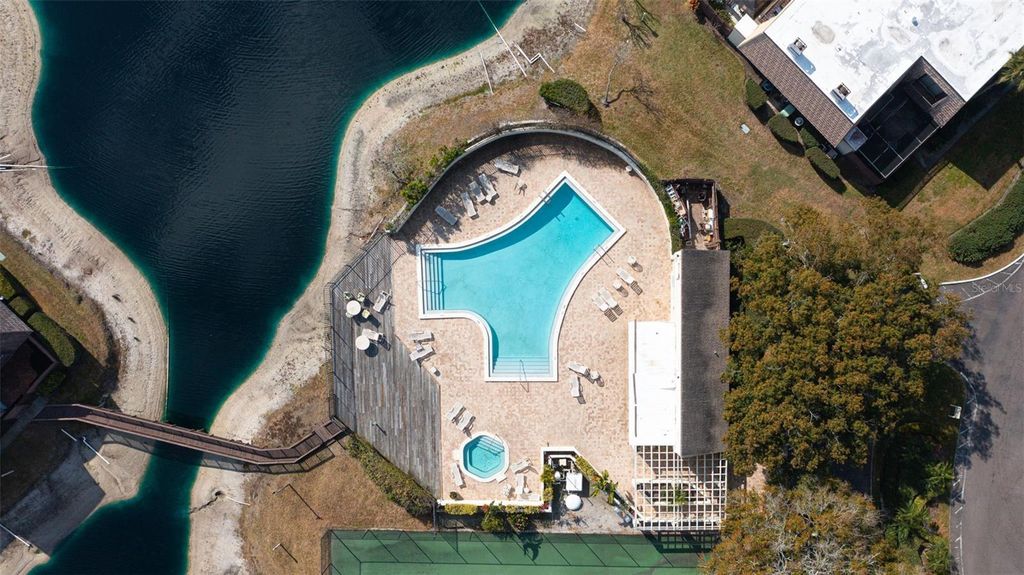 Image 35 of property listing at 15338 E POND WOODS DRIVE 15338, Tampa, FL 33618