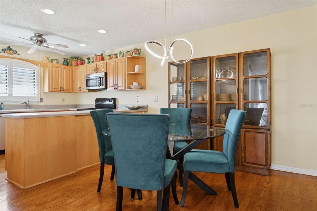 Image 7 of property listing at 15338 E POND WOODS DRIVE 15338, Tampa, FL 33618