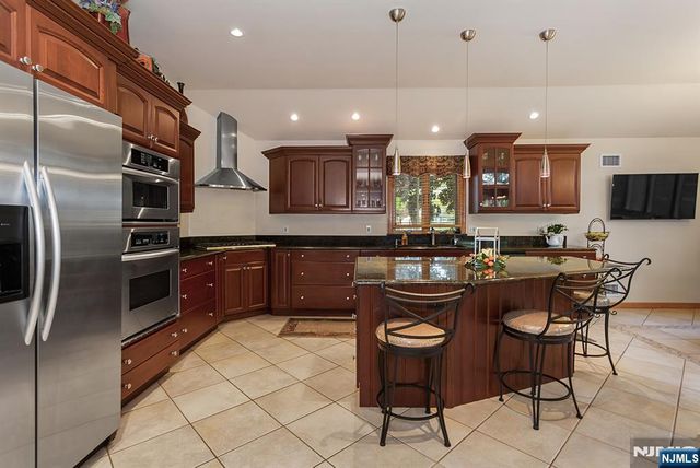 16 Barbara Way, Wayne, NJ 07470