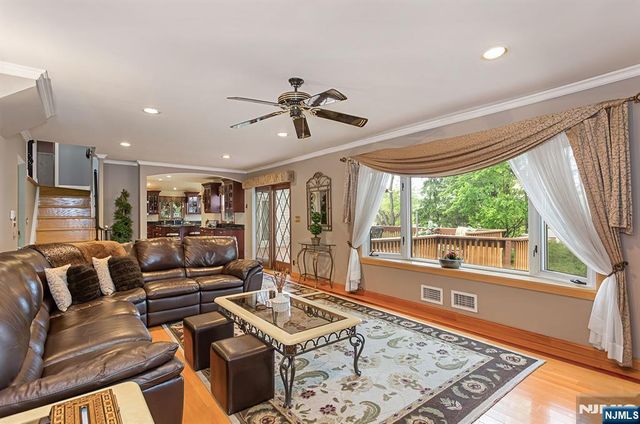 16 Barbara Way, Wayne, NJ 07470