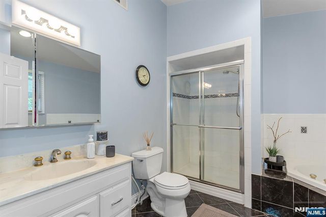 16 Barbara Way, Wayne, NJ 07470