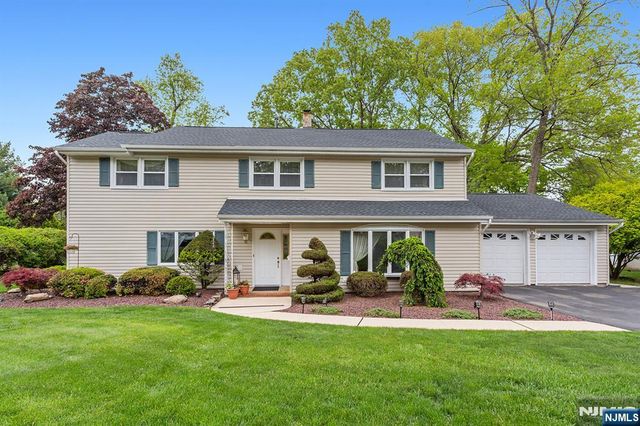 16 Barbara Way, Wayne, NJ 07470