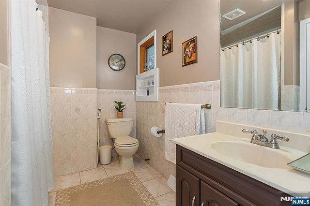 16 Barbara Way, Wayne, NJ 07470