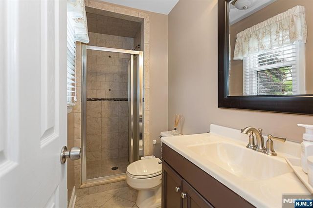 16 Barbara Way, Wayne, NJ 07470