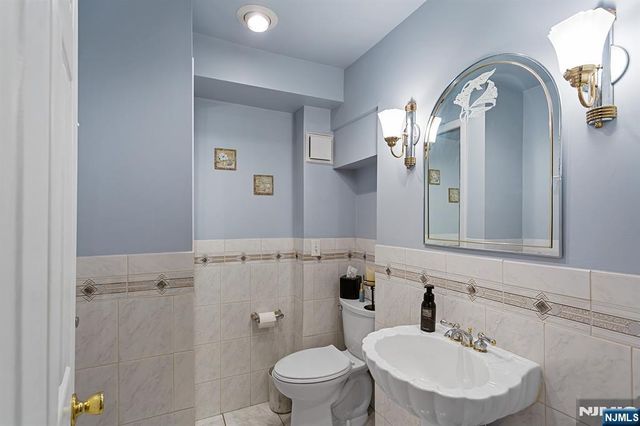 16 Barbara Way, Wayne, NJ 07470