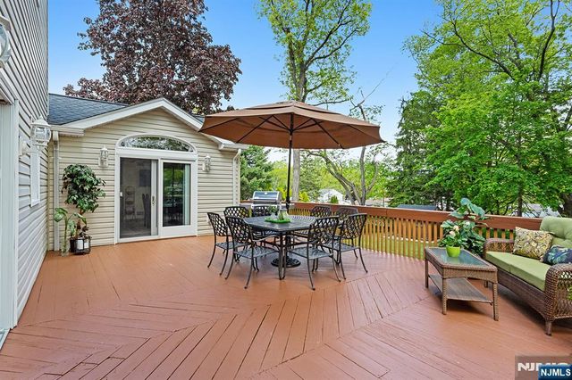 16 Barbara Way, Wayne, NJ 07470